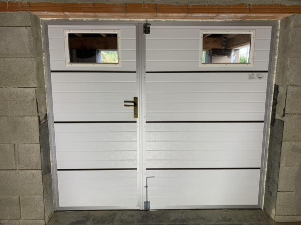 Kétszárnyas garázskapu ETILA WIND | sima panel | hagyományos színek 4
